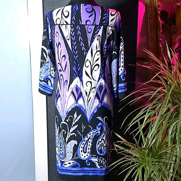 Three quarter sleeved dress - Picture 9 of 16